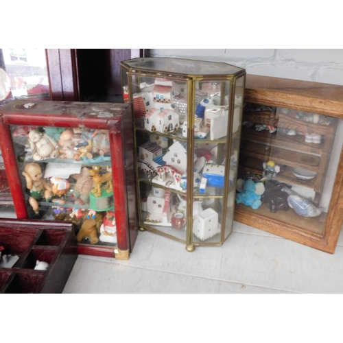 685 - Selection of collectables and display stands