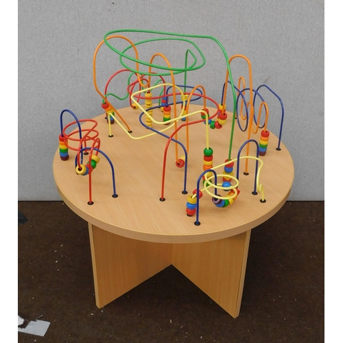 749 - Kids puzzle entertainment table