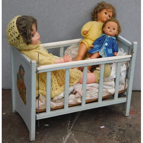 754 - Vintage dolls cot and dolls