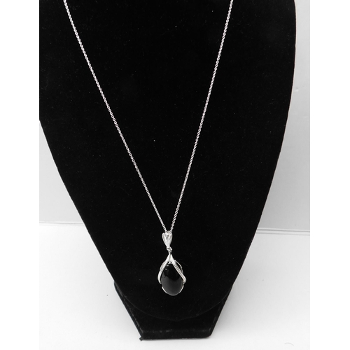 153 - Silver & jet set pendant - & silver chain