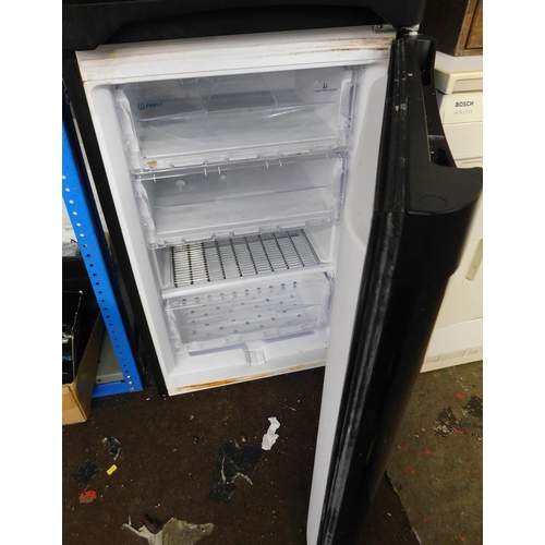 541A - Black Indesit fridge freezer W/O