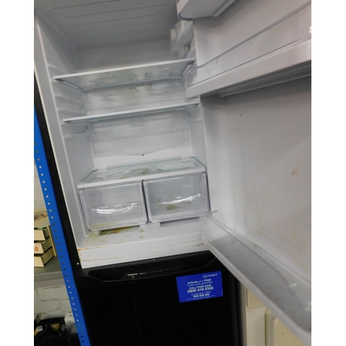 541A - Black Indesit fridge freezer W/O