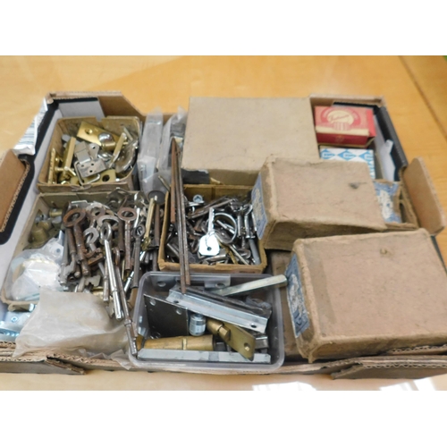 566 - Box of vintage hardware incl. keys