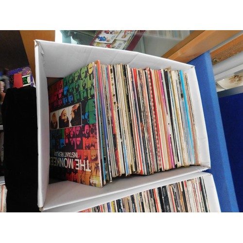 25 - Approximately 800 LPs including - Deep purple/David Bowie/Pink Floyd/The Who/Black Sabbath/Queen/ Ma... 