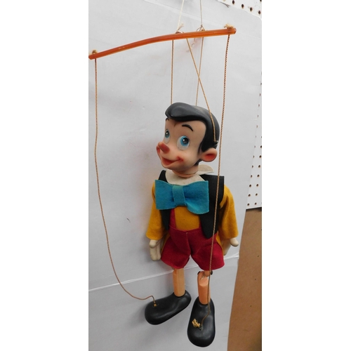 10 - Disney - Pinocchio puppet