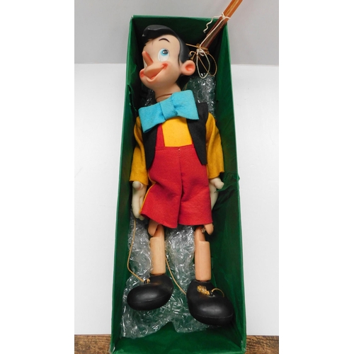 10 - Disney - Pinocchio puppet