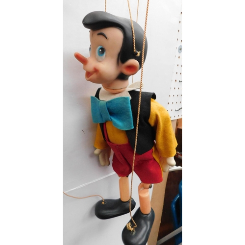 10 - Disney - Pinocchio puppet