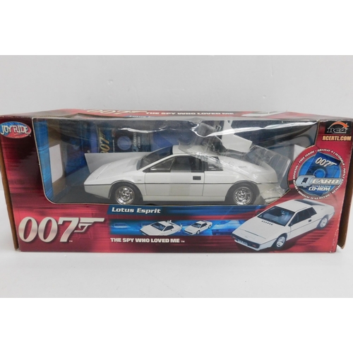 15 - Joyride RC2 - 007/The Spy Who Loved Me - Lotus Esprit /chrome die cast model - boxed