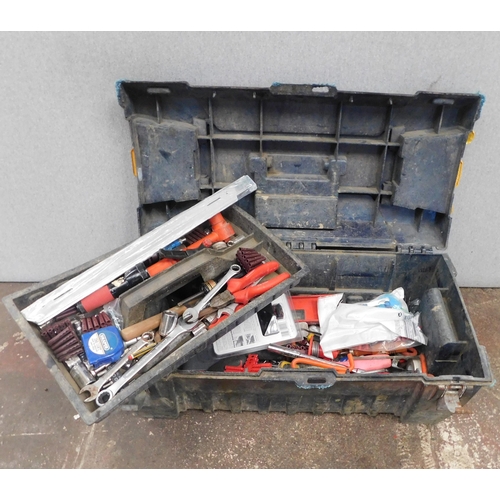 512 - Tool box, mixed tools, plumbing and sockets etc.