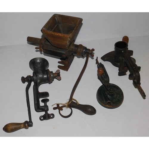 538 - Selection of vintage table top grinders