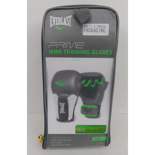 590 - Everlast MMA boxing gloves size S/M - RRP £37