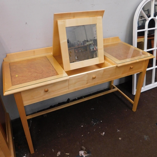 635 - Lift top inlaid dressing table