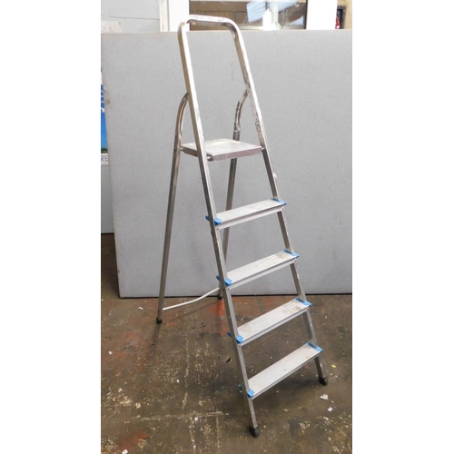 796 - Set of aluminium stepladders