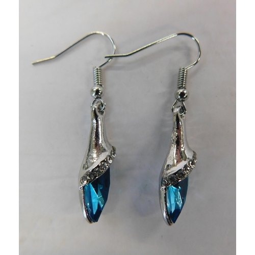 138 - Silver tone - earrings