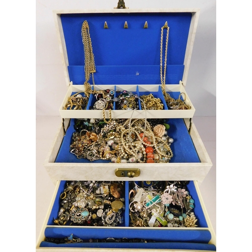 301 - Jewellery box - & contents