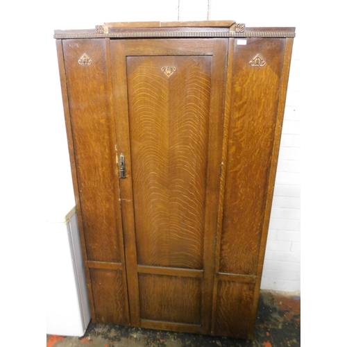 550 - Vintage oak wardrobe