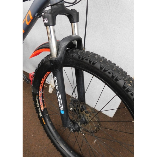 562 - Men's Fat Tyre Carrera mountain bike...