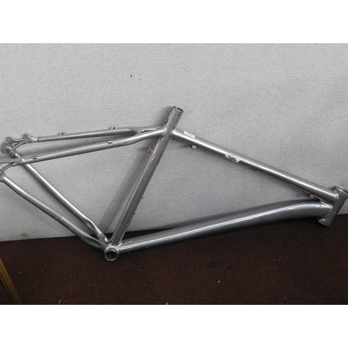 564 - Orange XL light weight aluminium mountain bike frame...