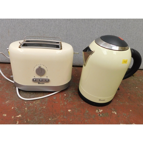 581 - Swan kettle and toaster W/O