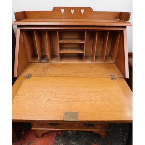 636 - Vintage oak bureau