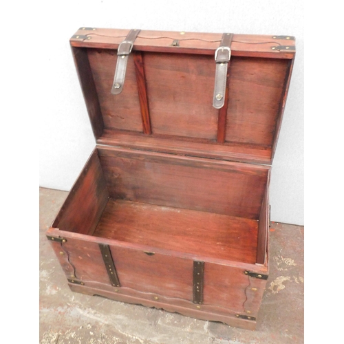 638 - Wood blanket box/toy box - treasure chest design