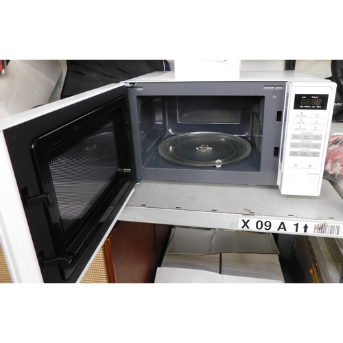 691 - Panasonic microwave - unused W/O