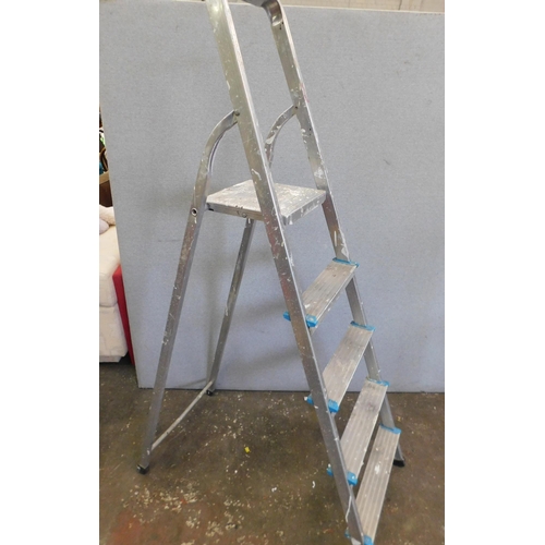 815 - Pair of aluminium step ladders - 5 rung...