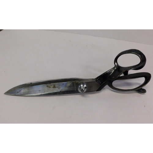 331 - Pair of tailors scissors