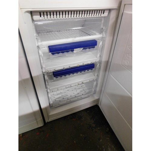 561A - Hotpoint fridge freezer in working order