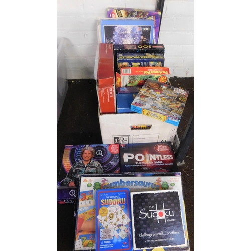 586 - Selection of assorted games and jigsaws etc.