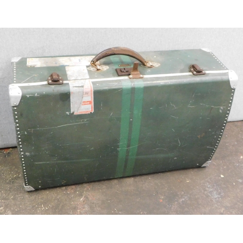 663 - Vintage metal suitcase