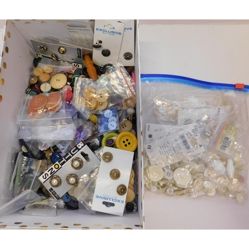 708A - Box of buttons