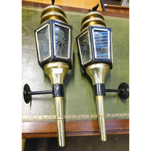 781A - Pair of vintage carriage lanterns with bulbs