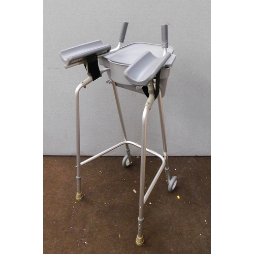 785 - Mobility aid / walker