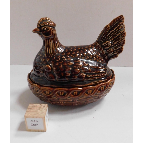 215 - Small chicken - egg holder