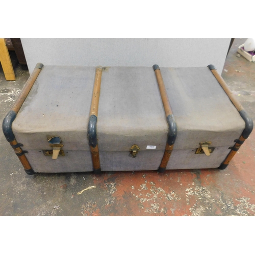 459 - Vintage trunk with inner tray