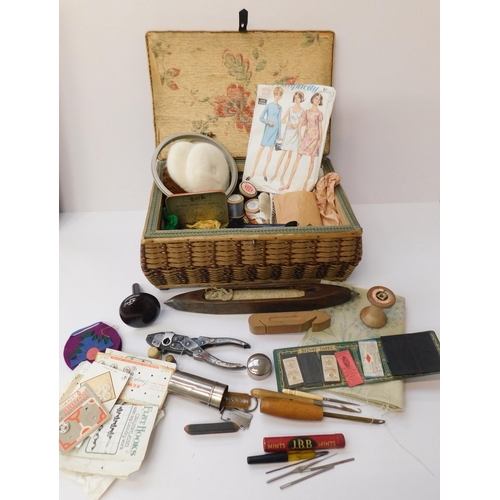 255 - Sewing box & accessories