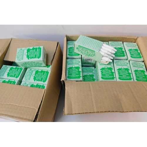 528 - Two boxes of 50 (12 per pack) wax crayon packs - white