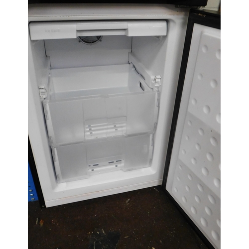 541 - Beko black fridge freezer in working order