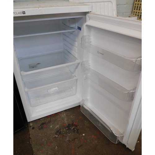 542 - Indesit A+ class undercounter fridge W/O (no plug)