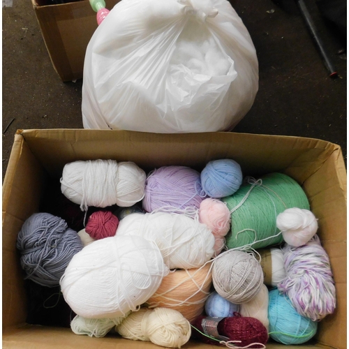 819 - Selection of wool and polyester fibre