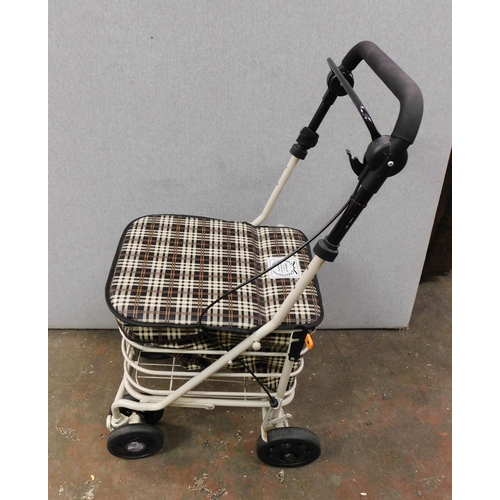 820 - Mobility shopping aid and seat