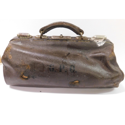 93 - GPO - Gladstone bag/requires attention