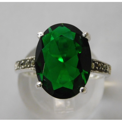 125 - Silver - green stone & marcasite ring