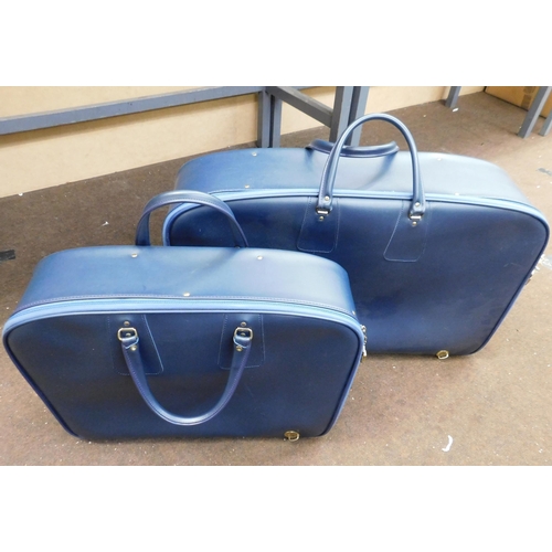 278 - Two suitcases - GREEN SALE/No Commission to pay - bidding starts at £1