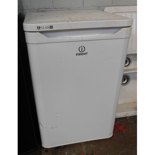 541 - Indesit A+ class undercounter fridge W/O (no plug)