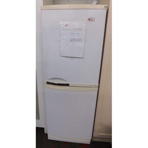 545 - LG Fridge freezer - 60