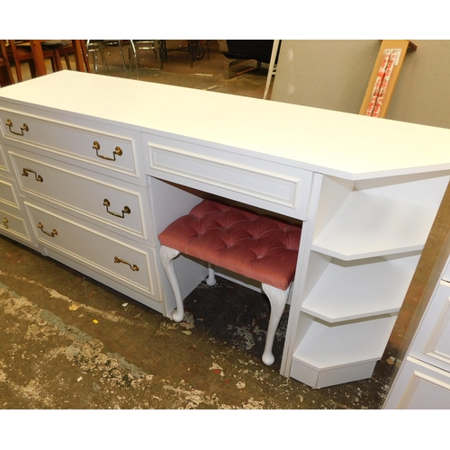 552 - Dressing table, with stool and 3 drawer bedside unit