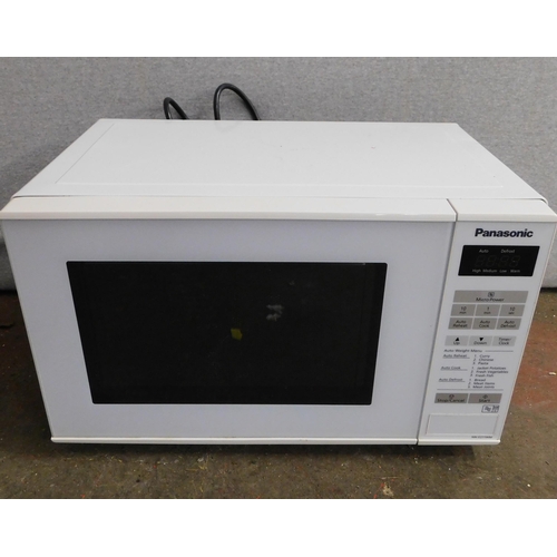 580 - Panasonic microwave oven in W/O