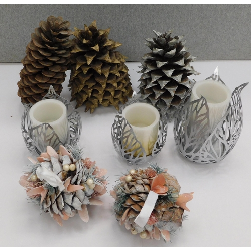 600 - Festive oversized decorations incl. pine cones and candle holders